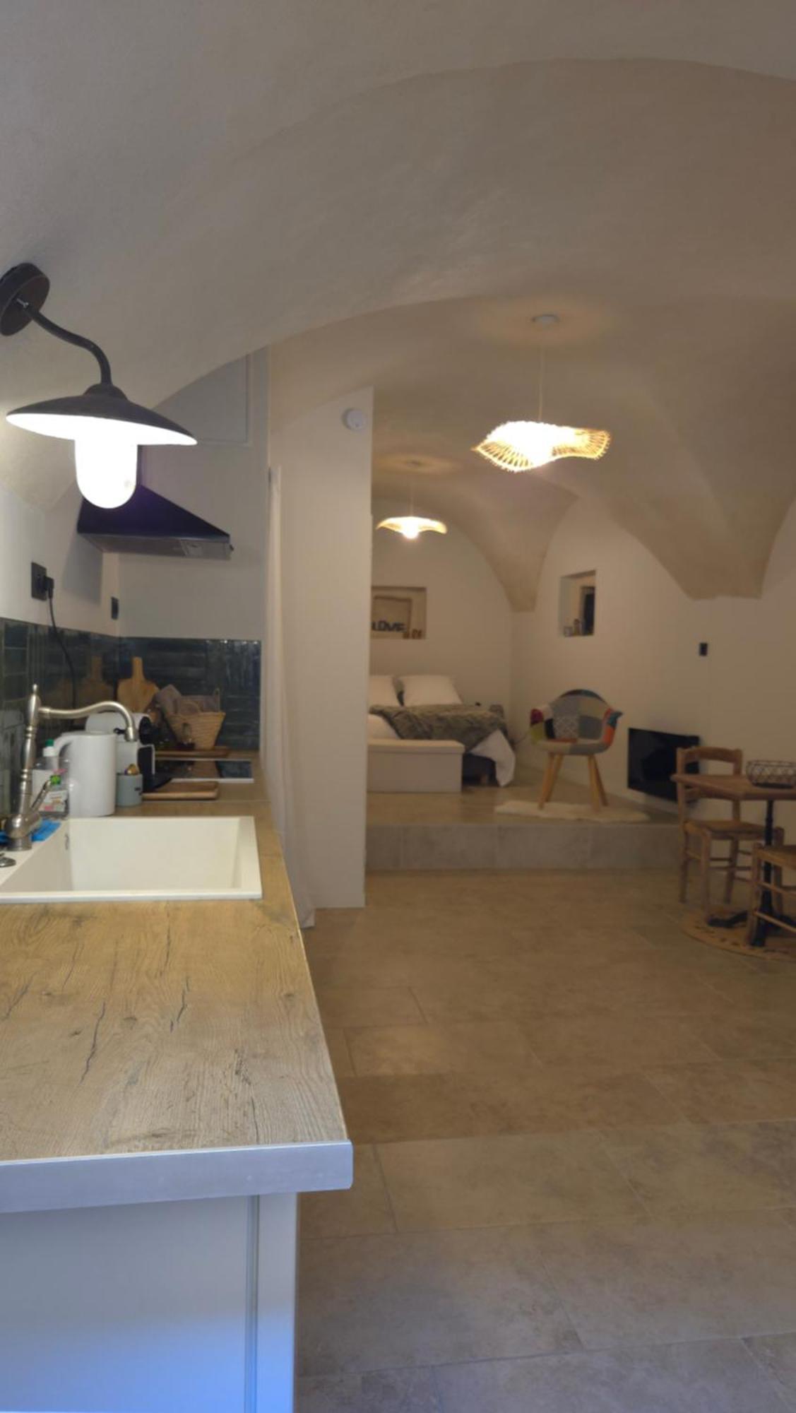Petit Bonheur Apartment Lauris Exterior photo